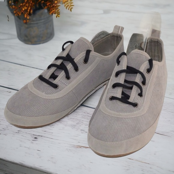 Mia Amore Abbie Lace Up Corduroy Sneakers Grey Size 9-1/2 - Picture 1 of 10